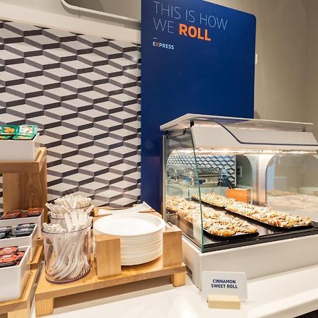 Holiday Inn Express Asheville Woodfin By Ihg Ngoại thất bức ảnh